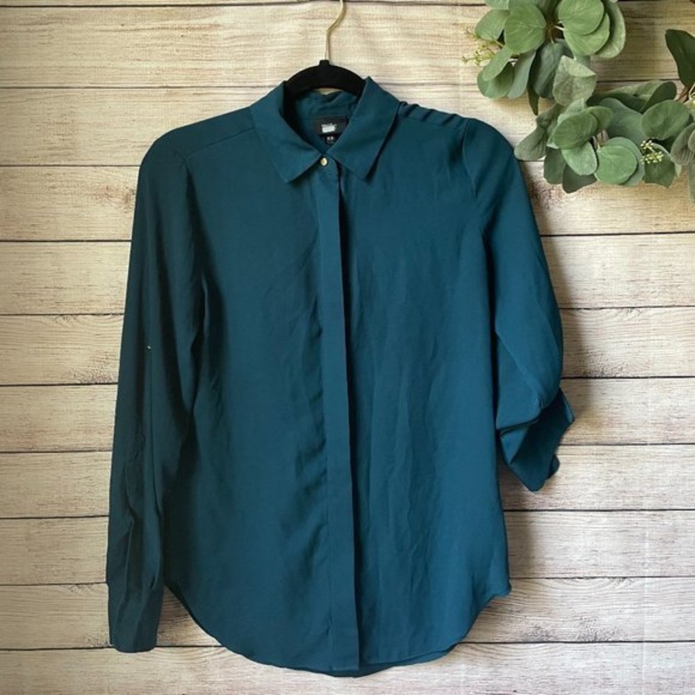 🎉 Mossimo Button Down Blouse